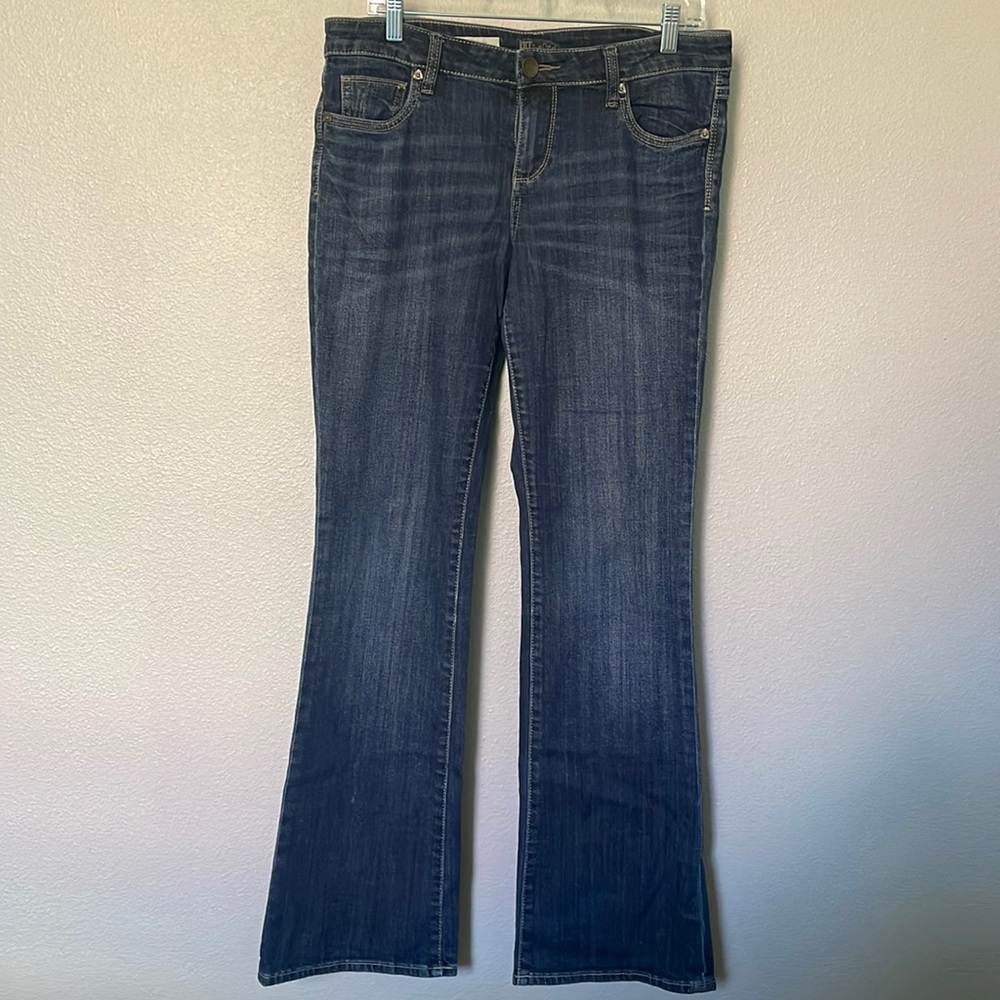 Size 8 Farrah baby boot cut women’s jean Kut by Kloth.